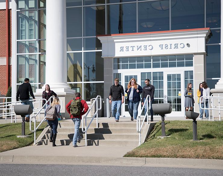 Students entering and exiting the Paducah regional campus